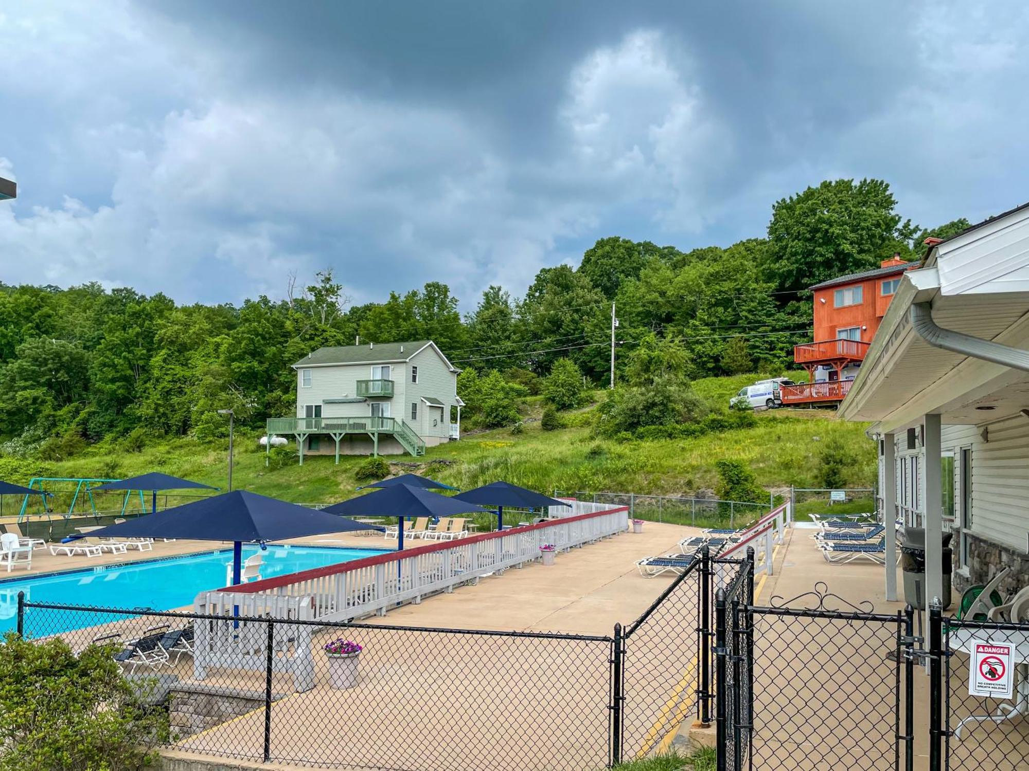 Unique Roundhouse: Hot Tub-Game Room-Firepit&More! Bushkill Exterior photo